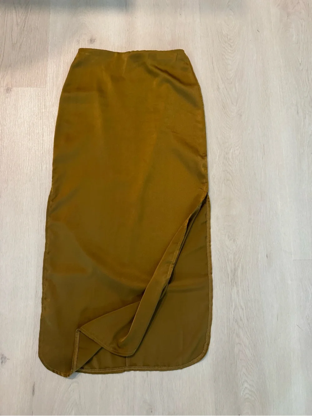 Sleek High-Waist Midi Skirt in Mustard size small